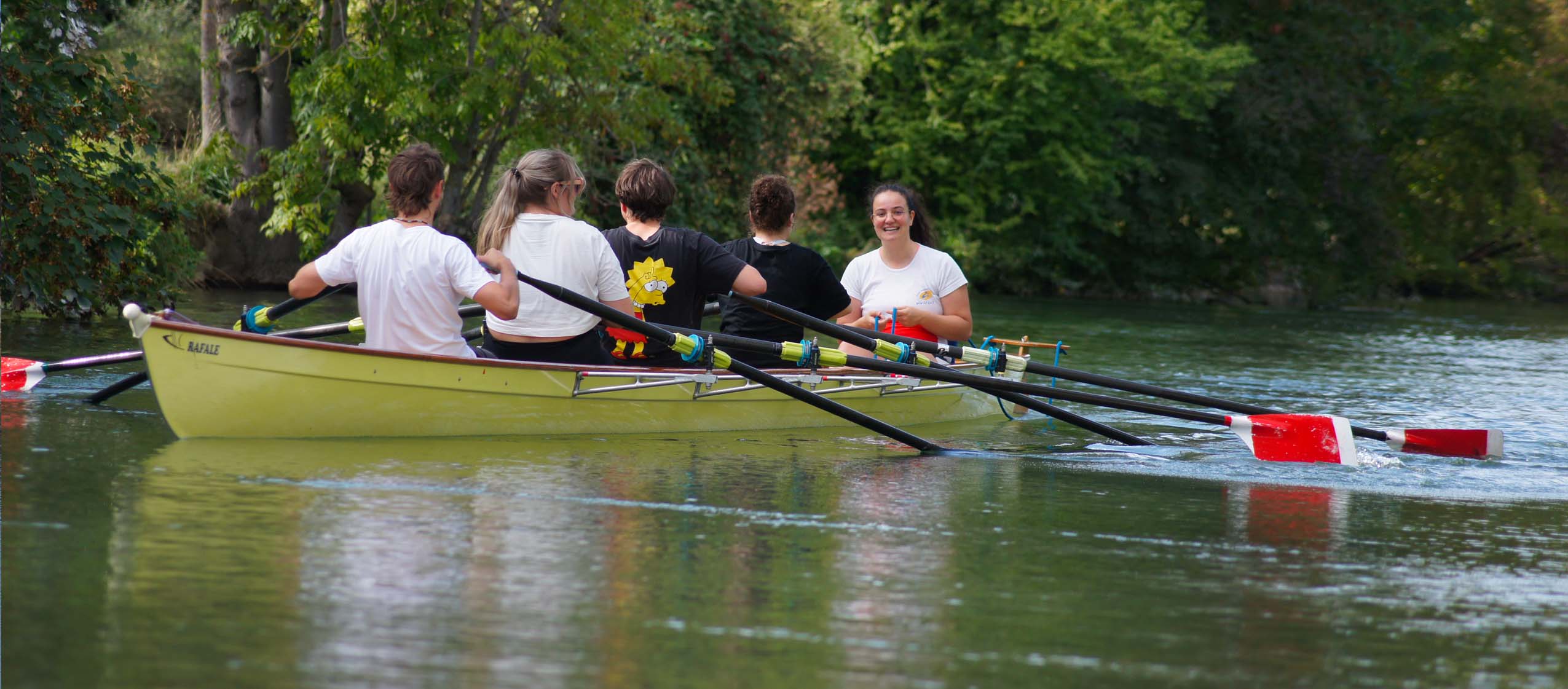 Équipage d'une yolette dans le club d'aviron de Mulhouse