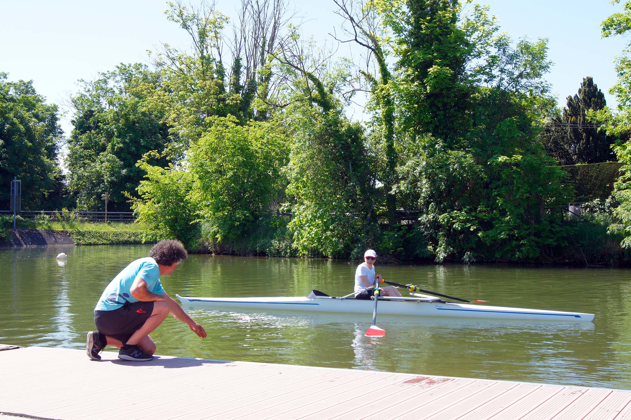 Les membres du club d'aviron de Mulhouse portant une yolette